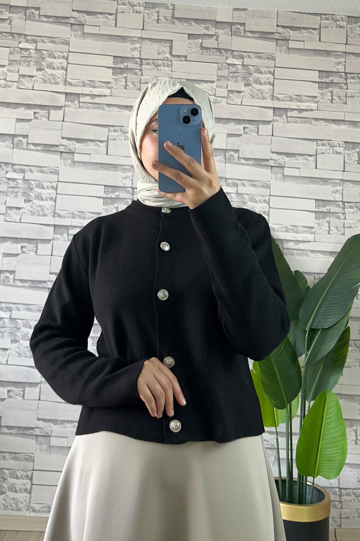 Düğme Detaylı Hırka Siyah