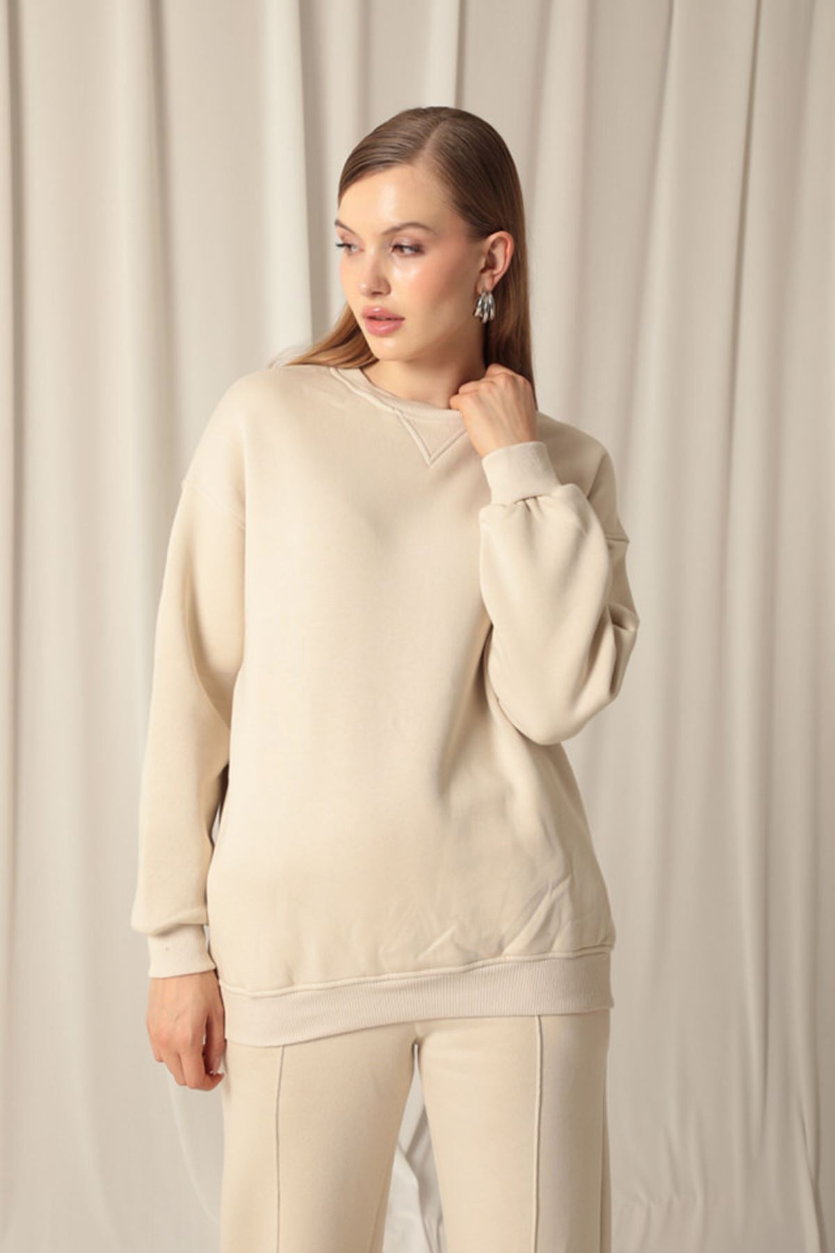 Üç İplik Karyokalı Sıfır Yaka Kadın Bej Sweat