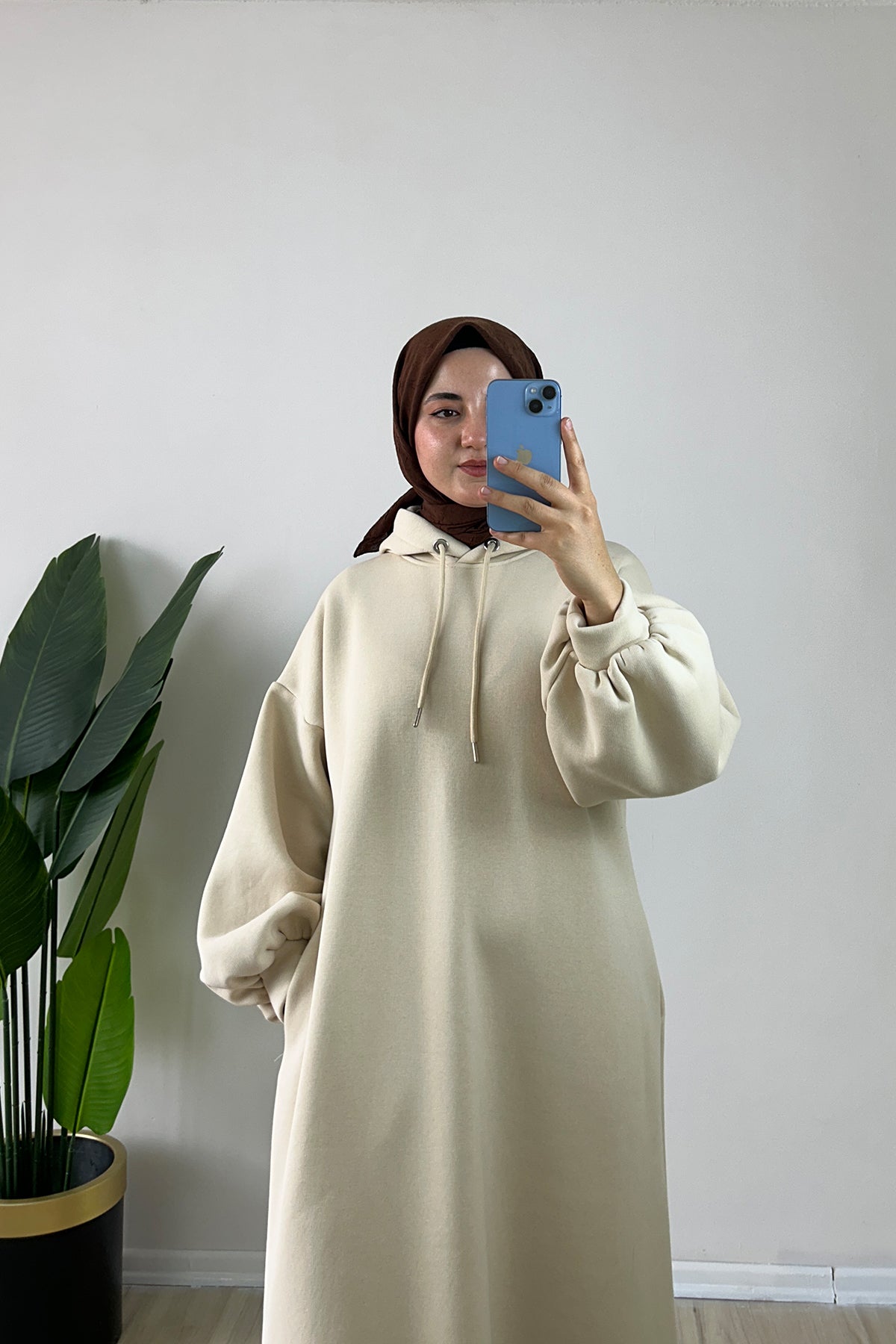 Kemerli Kapüşonlu Polar Elbise Krem