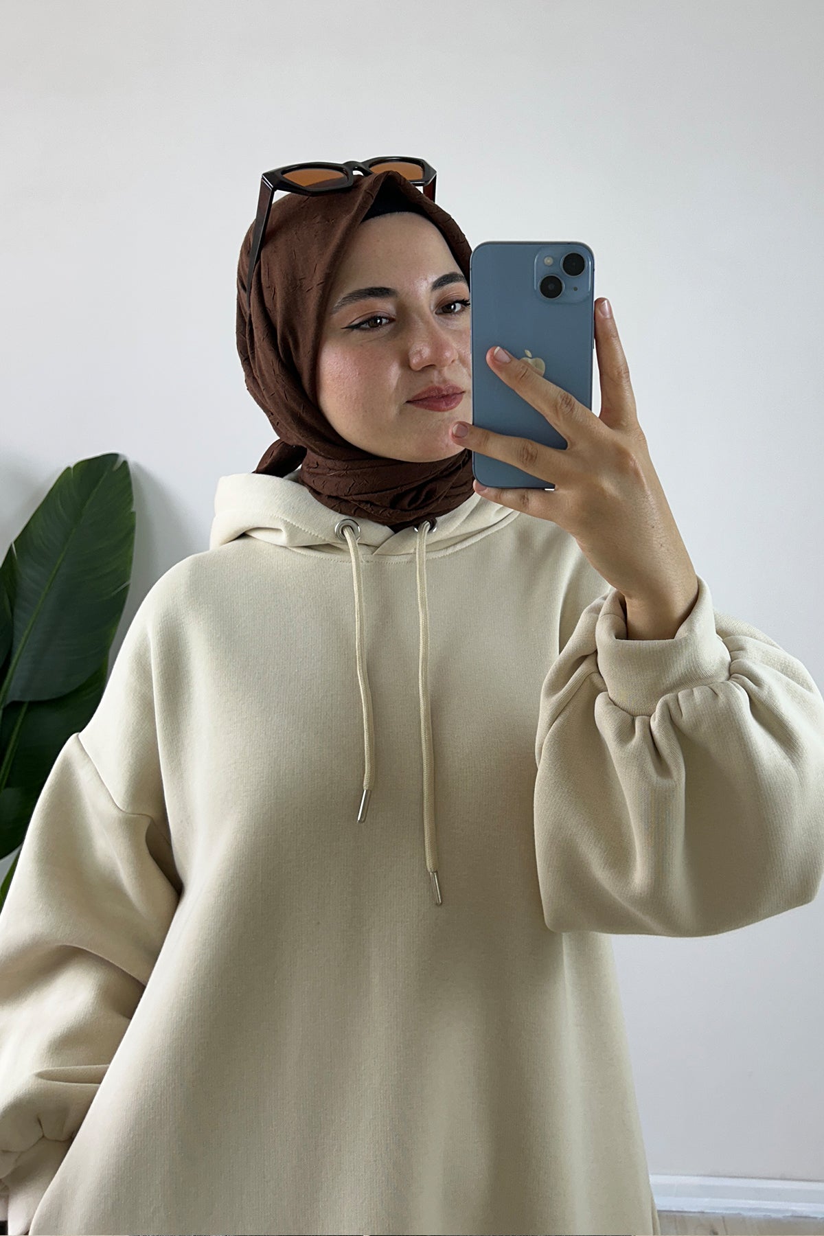 Kemerli Kapüşonlu Polar Elbise Krem