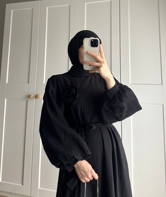 Lina Gül Detaylı Kuşaklı Elbise - Siyah