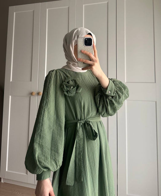 Lina Gül Detaylı Kuşaklı Elbise - Yeşil