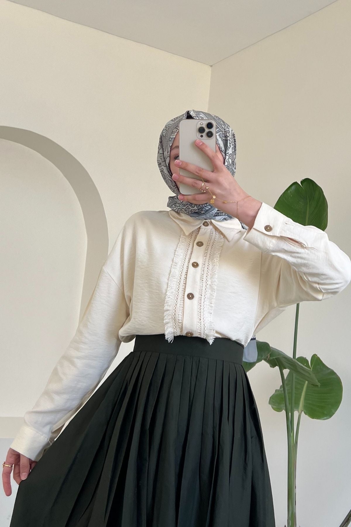 Mila Dantel Detaylı Gömlek