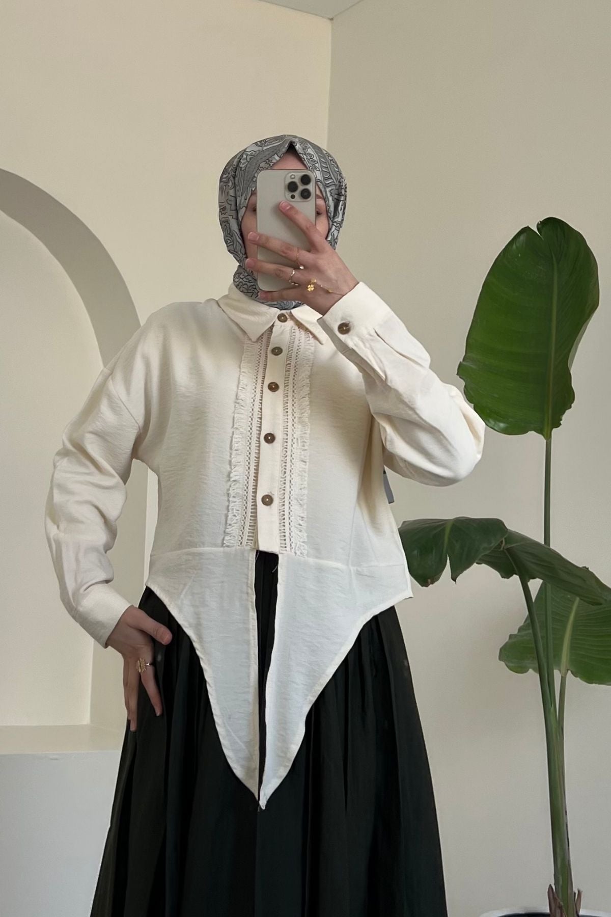 Mila Dantel Detaylı Gömlek