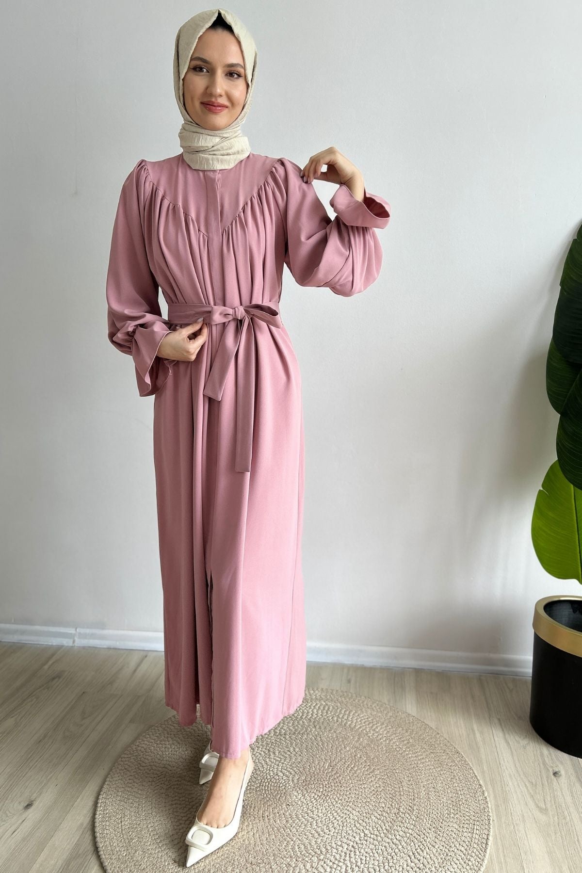 Nehir Kuşaklı Krep Tesettür Elbise – Pudra